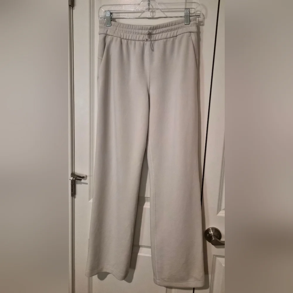 Lululemon Softstreme High-Rise Pant Size 6 Color:Bone - Picture 1 of 3